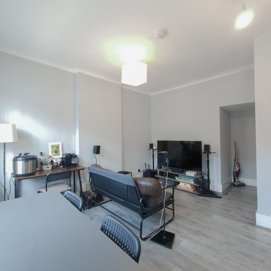 Two double Bedroom Flat – Station Road, Edgware, HA8 - Photo 1