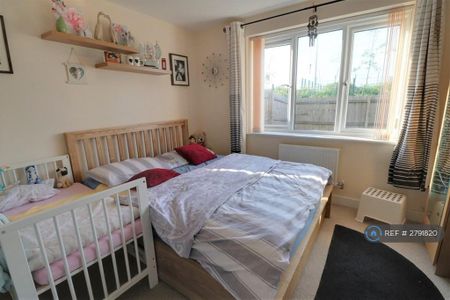 3 bedroom semi-detached house to rent - Photo 3