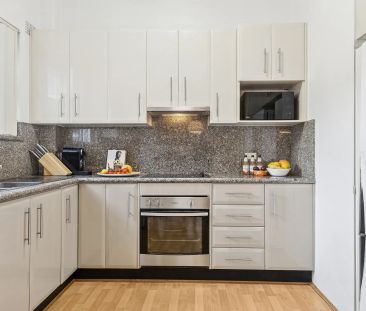 Modern 3 Bedrooms Apartment Living in Prime Arncliffe Location (Acc... - Photo 2