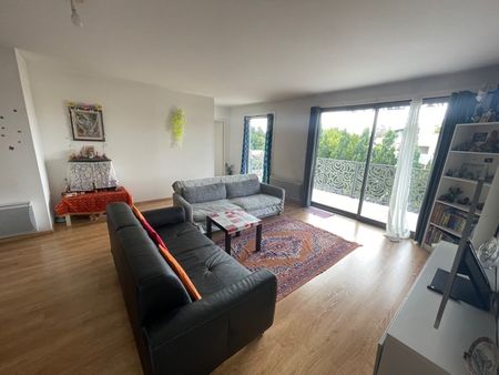 Location Appartement 4 pièces 107m² MARCQ EN BAROEUL 59700 - Photo 2