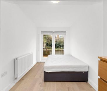 3 bedroom flat to rent - Photo 1