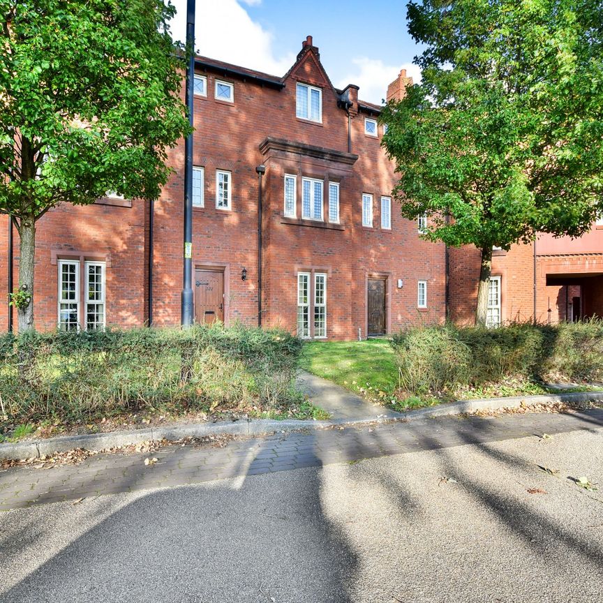 4 bedroom town house to rent Kingswood, Warrington, WA5 - Photo 1