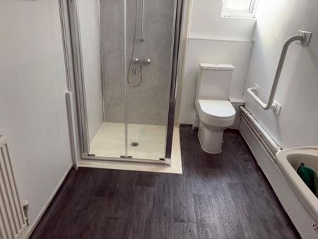 6 bedroom detached house to rent - Photo 4