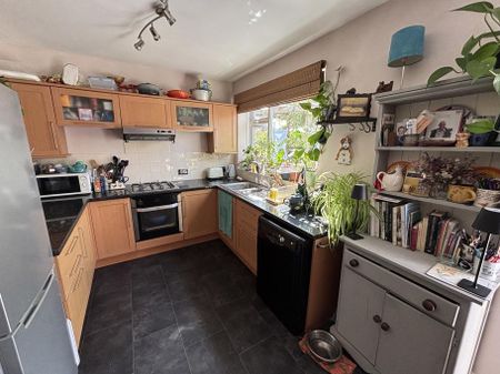 3 bedroom semi-detached house to rent - Photo 5