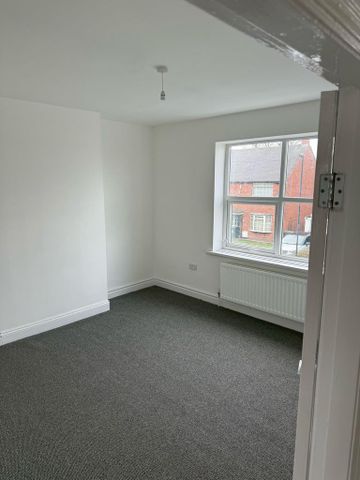 3 bedroom flat to rent - Photo 2