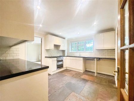 4 bedroom detached house to rent - Photo 4