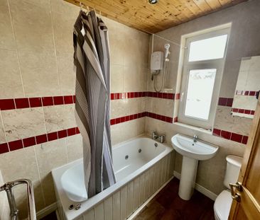 Semi-detached Family Home * Three Bedrooms * Fitted Kitchen * UPVC ... - Photo 6