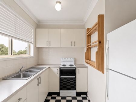 2 Bedroom Townhouse Close to Cbs - Photo 4