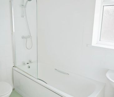 2 bedroom Flat To Let Total Size: 743 SQ FT - Photo 2