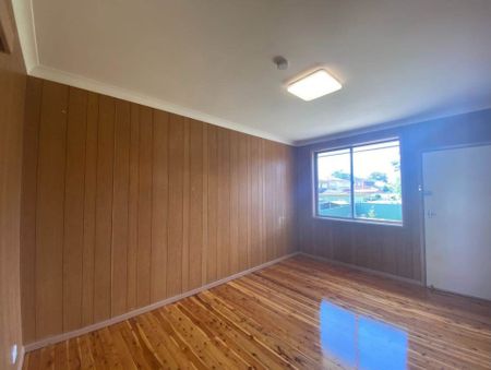 3 Bedroom Half House - Photo 2