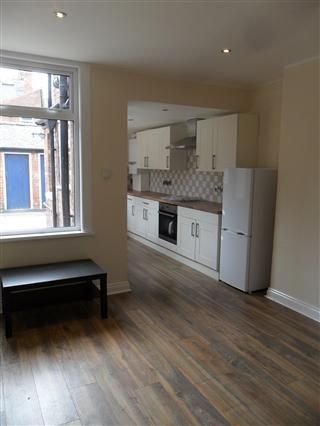 1 bedroom in a house share to rent - Photo 3