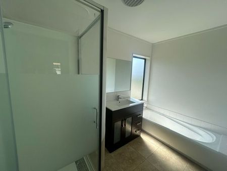 3 Bedrooms in BURSWOOD - Photo 4