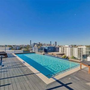 "Charming One Bed Room West End Home for Rent: Your Perfect Urban Oasis Awaits! " - Photo 3