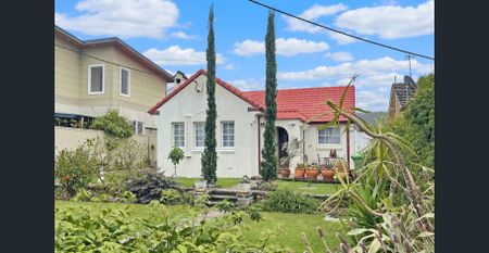 Coastal Retreat of Style and Comfort - Photo 3