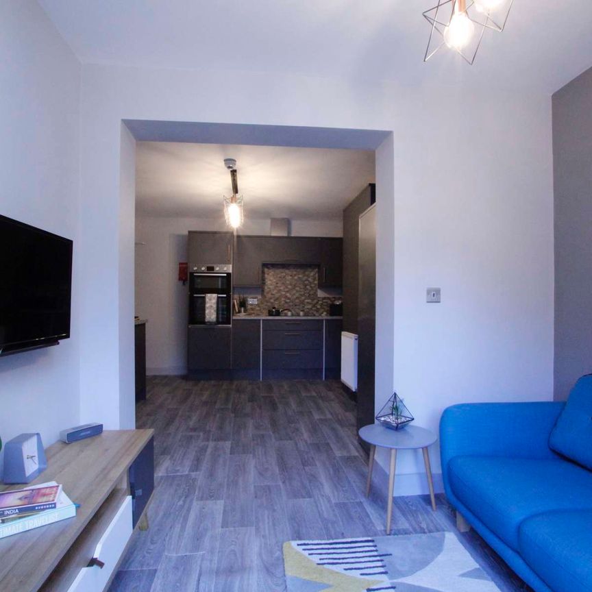 Stunning Professional House Share in City Centre - Rarely Available! Room 2 - Photo 1