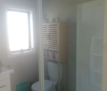 Charming 3 Bedroom house - Photo 6