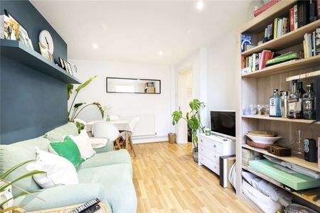 One bedroom garden flat in a fantastic Islington location just moments from Upper Street. - Photo 4