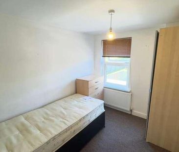 High Wycombe, HP13 - Photo 2