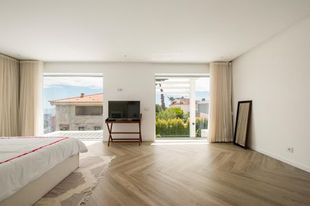 4 Bedroom House with swimming pool, Monte Estoril, Cascais - Photo 5