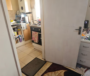 1 bedroom in a flat share to rent - Photo 4