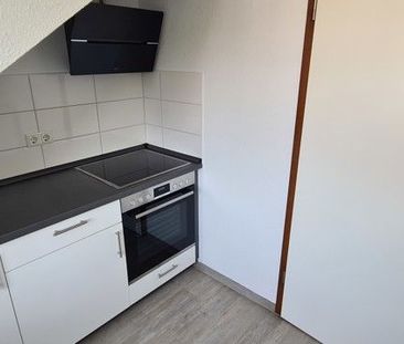 Schnuckelige Wohnung unter'm Dach - mit Einbauküche - Foto 6