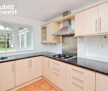 5 bedroom end of terrace house to rent - Photo 4