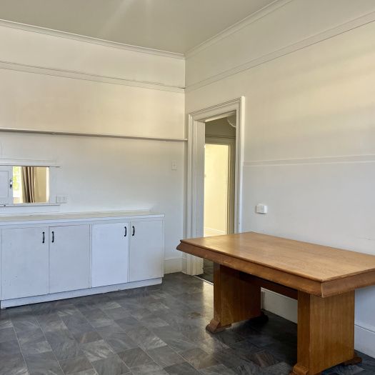 Updated and ready, right in the City Centre! - Photo 1