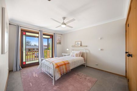 Generous Family Home Minutes from Schools, Shops and Beaches - Photo 5