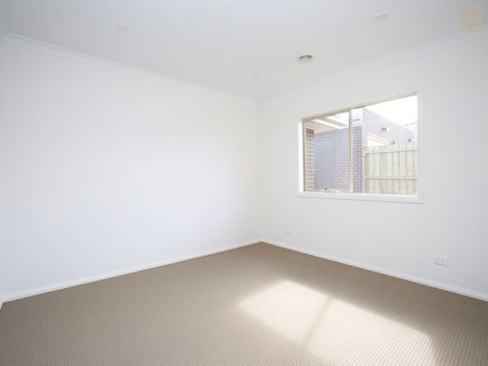 Spacious&comma; Central and Ready to Enjoy&excl; - Photo 1