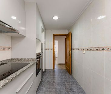 Beautiful room with a balcony in Campanar - Photo 6