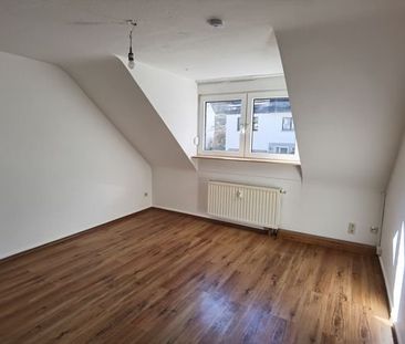 SCHADE HAUSVERWALTUNG - Schöne 3-Zimmerwohnung im Dachgeschoss zu v... - Photo 1