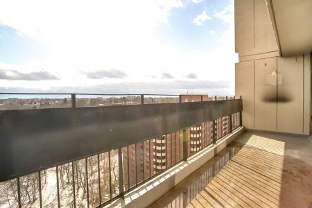 Somerset Apartments — 3 Bedroom - Photo 3