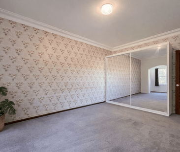 Large family home on large block - Photo 4