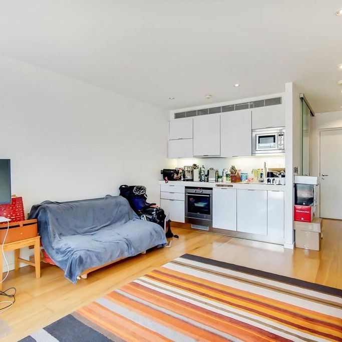 Studio to rent - Photo 1