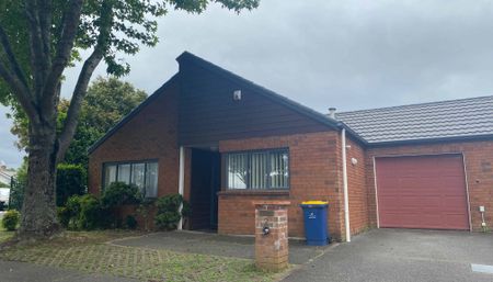 Warm & Inviting 2-Bedroom Home for Rent - Super Convenient Location - Photo 3