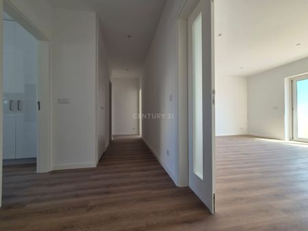 T2 com varanda vista Rio, remodelação de luxo, 1minuto a pé do Largo da Graça, elevador, suite - Photo 3