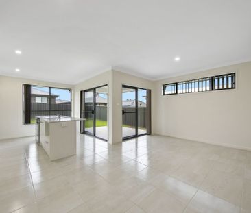 Modern unit with location conveniences - Photo 1