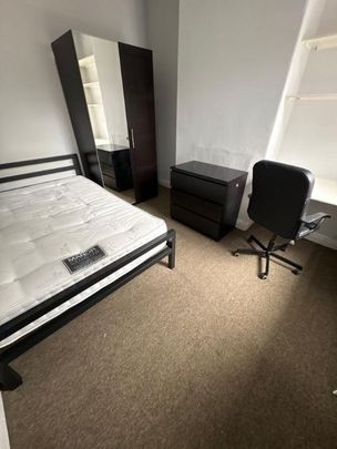 4 bedroom terraced house to rent - Photo 1