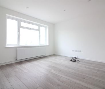 Ashbrook Road, Old Windsor, Windsor - Photo 3