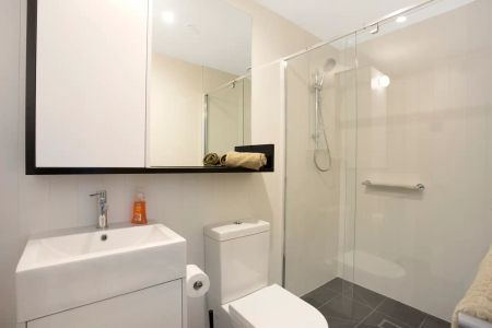 “Water view 1 Bedroom Fully Furnished Apartment in Famous St Kilda!” - Photo 4