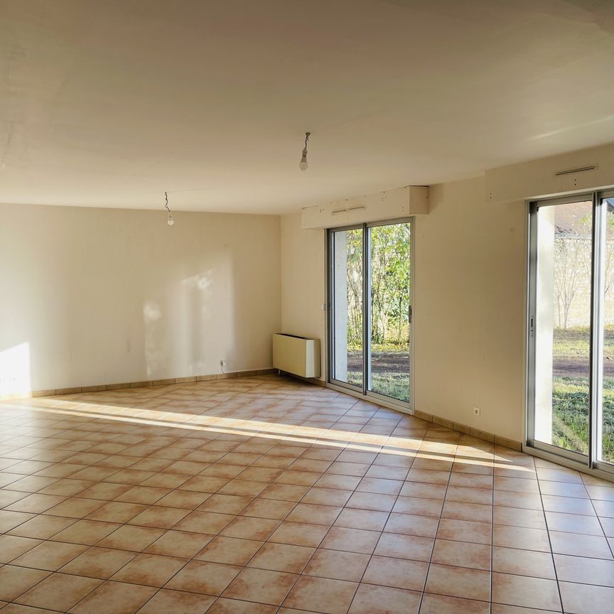 Location Maison 5 pièces 198m² VOUNEUIL SUR VIENNE 86210 - Photo 1