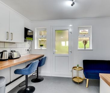 Room in a Shared House, The Crestway, BN1 - Photo 1