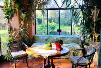 Ardeatina-Divino Amore: Quiet, charming rustic villa, big and well-curated garden, 3 beds, 1 study, 3 baths, living room, kitchen, with terraces , AC and parking space. Ref 2322