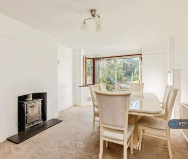 4 bedroom semi-detached house to rent - Photo 2