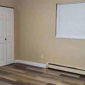 Basement suit with 1 bedroom and one washroom for rent - Photo 2