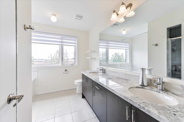 For Lease - 6 William Russell Lane, Richmond Hill, Ontario - Photo 1