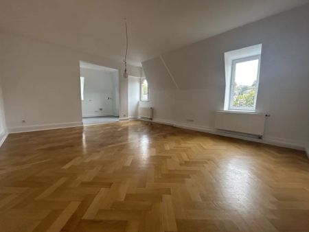 Charmante Dachgeschosswohnung mit Blick über das Nerotal - Photo 3