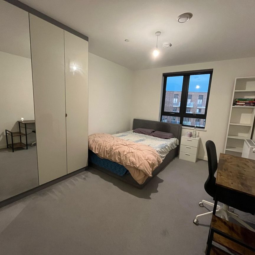 Room in a Shared Flat, London, NW10 - Photo 1