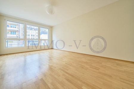 LUMINOUS WITH TERRACE WITH IDEAL LOCATION - Foto 2