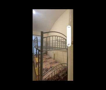 4 Bed Detached House, Pamdevon Road, CR0 - Photo 1